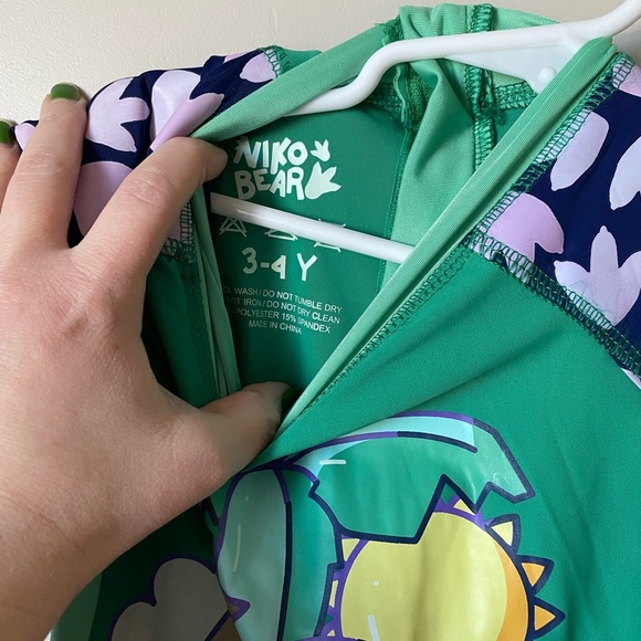 Niko Bear 3/4Y Color Changing Rash Guard Swimsuit - Picture 2 of 3